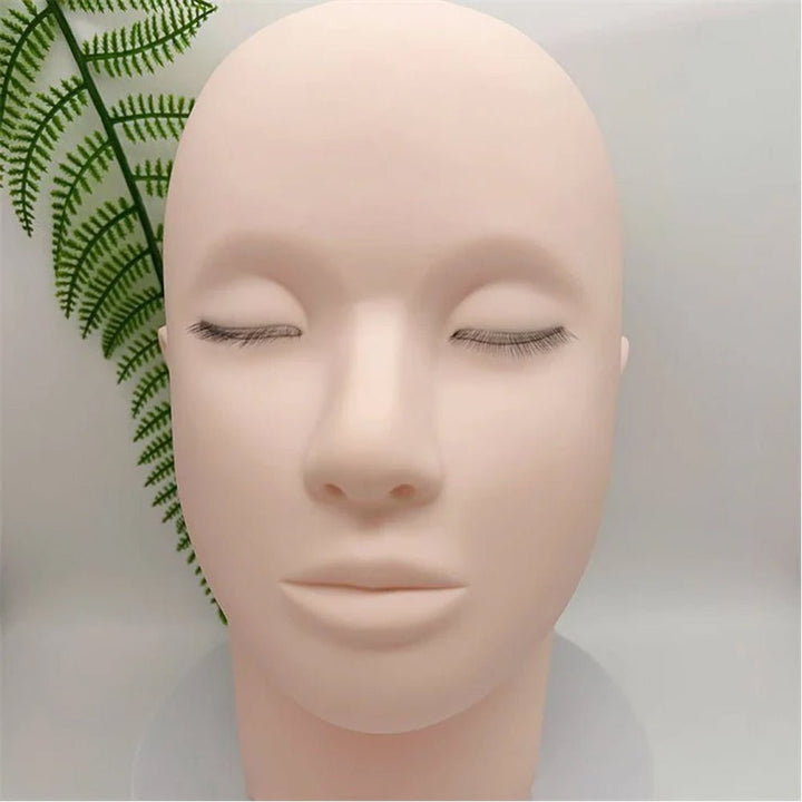 Training Mannequin Head (with lashes) - Swaniyalashes